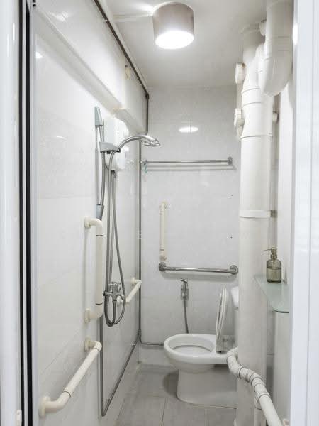 28 Hoy Fatt Road, 28 Hoy Fatt Road, Alexandra / Commonwealth, 2 Bedrooms, 646 sqft, HDB Flat For Sale, by Shanel Liew, 500285728 - Bathroom - PropertyGuru.com.sg