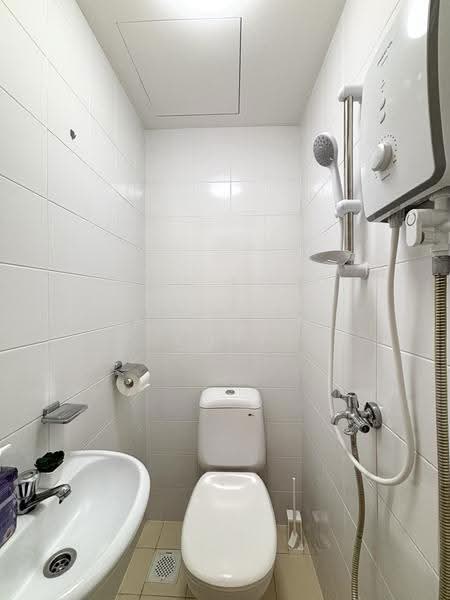 Meraprime, 301 Jalan Bukit Ho Swee, Alexandra / Commonwealth, Room Rental, 100 sqft, Condominium For Rent, by Magdalene Chai, 500285729 - Bathroom - PropertyGuru.com.sg
