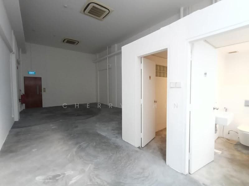 Hong Kong Street, Boat Quay / Raffles Place / Marina, 1,400 sqft, Shop / Shophouse For Rent, by Cherry Chin, 500285732 - Bathroom - CommercialGuru.com.sg