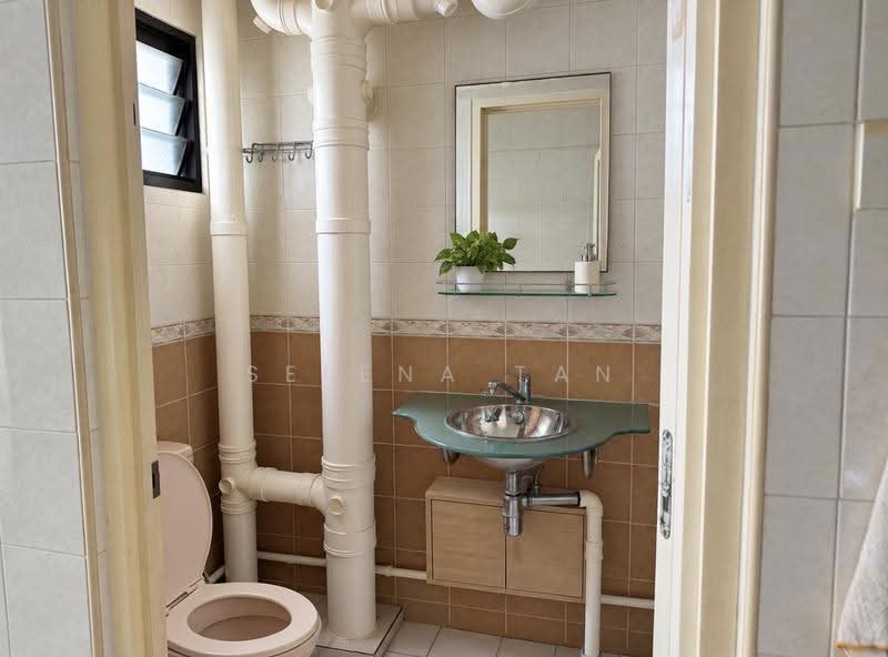 596B Ang Mo Kio Street 52, 596B Ang Mo Kio Street 52, Ang Mo Kio / Bishan / Thomson, 3 Bedrooms, 1,001 sqft, HDB Flat For Sale, by Selena Tan, 500285734 - Common Bathroom Declutter - PropertyGuru.com.sg