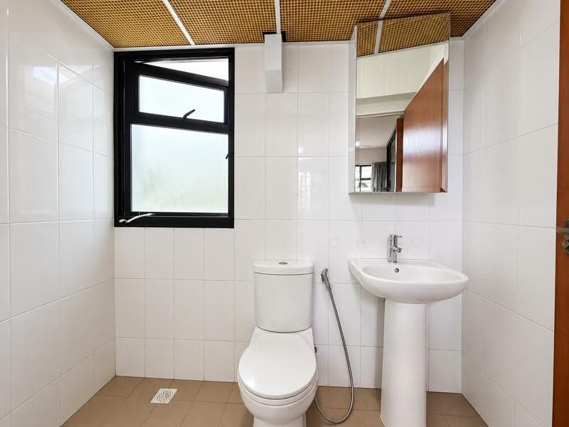 122B Punggol Edge, 122B Edgedale Plains, Hougang / Punggol / Sengkang, 2 Bedrooms, 732 sqft, HDB Flat For Sale, by Terence Choo, 500285735 - Master Bathroom - PropertyGuru.com.sg