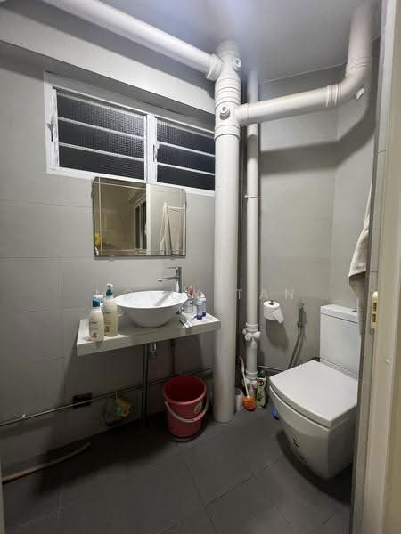 258 Jurong East Street 24, 258 Jurong East Street 24, Boon Lay / Jurong / Tuas, 3 Bedrooms, 1,302 sqft, HDB Flat For Sale, by Molly Tan, 500285767 - Bathroom - PropertyGuru.com.sg