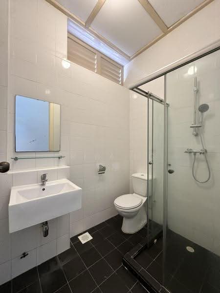 Townerville, McNair Road, Balestier / Toa Payoh, 3 Bedrooms, 2,472 sqft, Conservation House For Rent, by Trina Ng  娜娜, 500285781 - Bathroom - PropertyGuru.com.sg