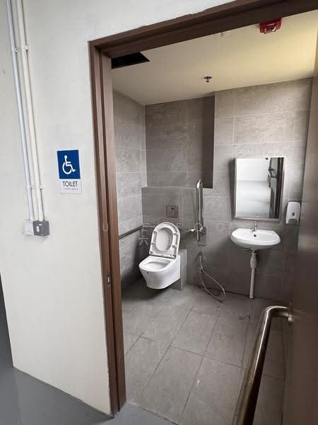 Stellar @ Tampines, 12 Tampines North Drive 4, Pasir Ris / Tampines, 400 sqft, Factory / Workshop (B2) For Rent, by June Foo 六姐, 500285794 - Bathroom - CommercialGuru.com.sg