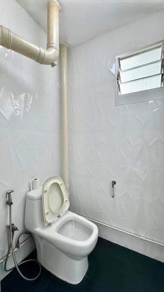 506 Bukit Batok Street 52, 506 Bukit Batok Street 52, Dairy Farm / Bukit Panjang / Choa Chu Kang, 2 Bedrooms, 646 sqft, HDB Flat For Sale, by Lee Wen Wei Samantha, 500285810 - Bathroom - PropertyGuru.com.sg