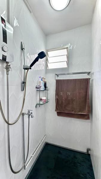 506 Bukit Batok Street 52, 506 Bukit Batok Street 52, Dairy Farm / Bukit Panjang / Choa Chu Kang, 2 Bedrooms, 646 sqft, HDB Flat For Sale, by Lee Wen Wei Samantha, 500285810 - Bathroom - PropertyGuru.com.sg