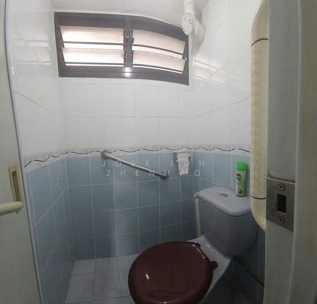 8 Holland Avenue, 8 Holland Avenue, Tanglin / Holland / Bukit Timah, 2 Bedrooms, 635 sqft, HDB Flat For Sale, by Jose Loh Zhenhao, 500285863 - Bathroom - PropertyGuru.com.sg