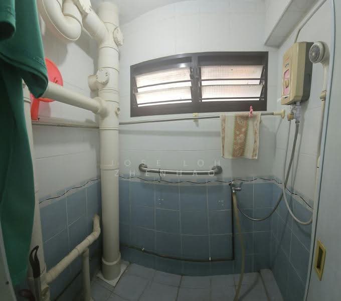 8 Holland Avenue, 8 Holland Avenue, Tanglin / Holland / Bukit Timah, 2 Bedrooms, 635 sqft, HDB Flat For Sale, by Jose Loh Zhenhao, 500285863 - Bathroom - PropertyGuru.com.sg