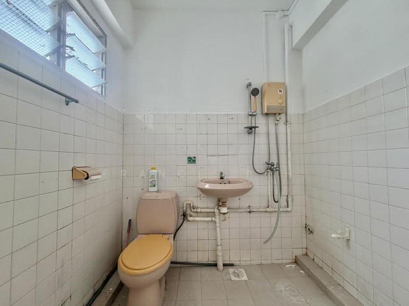 255 Yishun Ring Road, 255 Yishun Ring Road, Sembawang / Yishun, 3 Bedrooms, 904 sqft, HDB Flat For Sale, by Francis Poh, 500285877 - Bathroom - PropertyGuru.com.sg
