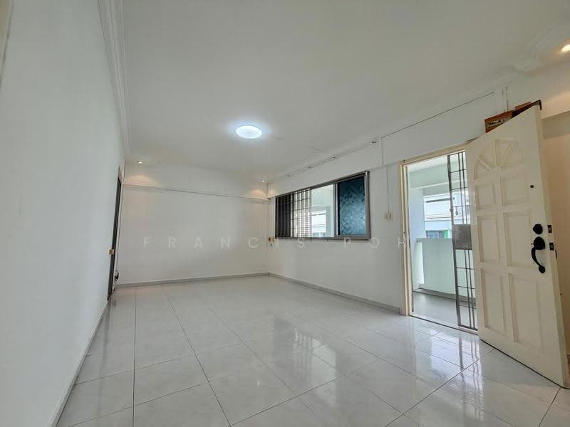255 Yishun Ring Road, 255 Yishun Ring Road, Sembawang / Yishun, 3 Bedrooms, 904 sqft, HDB Flat For Sale, by Francis Poh, 500285877 - Living Room - PropertyGuru.com.sg