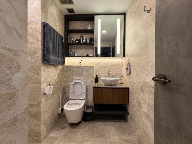 Bugis | CCR | 999Yr | 990Sqft | Conservation Shophouse, Beach Road / Bugis / Rochor, 2 Bedrooms, 990 sqft, Apartment For Sale, by Alvena Wang Yuting, 500285889 - Bathroom - PropertyGuru.com.sg