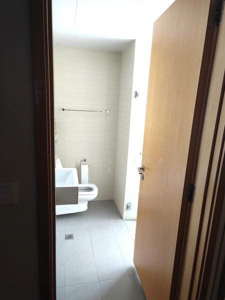 Oasis @ Elias, 60 - 72 Elias Road, Pasir Ris / Tampines, 3 Bedrooms, 1,249 sqft, Condominium For Sale, by Christina Tan, 500285895 - Bathroom - PropertyGuru.com.sg