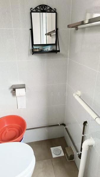 166 Bishan Street 13, 166 Bishan Street 13, Ang Mo Kio / Bishan / Thomson, Room Rental, 150 sqft, HDB Flat For Rent, by Lisa Seow, 500285905 - Bathroom - PropertyGuru.com.sg