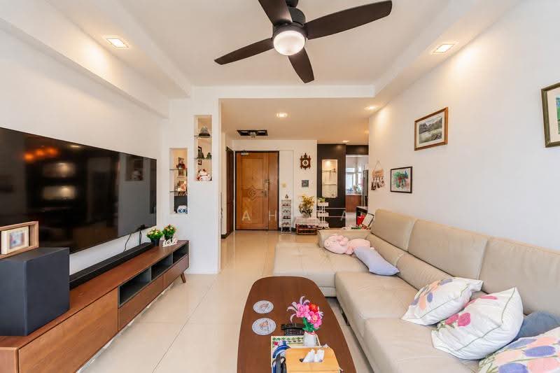 264A Compassvale Bow, 264A Compassvale Bow, Hougang / Punggol / Sengkang, 3 Bedrooms, 990 sqft, HDB Flat For Rent, by Sarah Tan, 500285924 - Living Room - PropertyGuru.com.sg