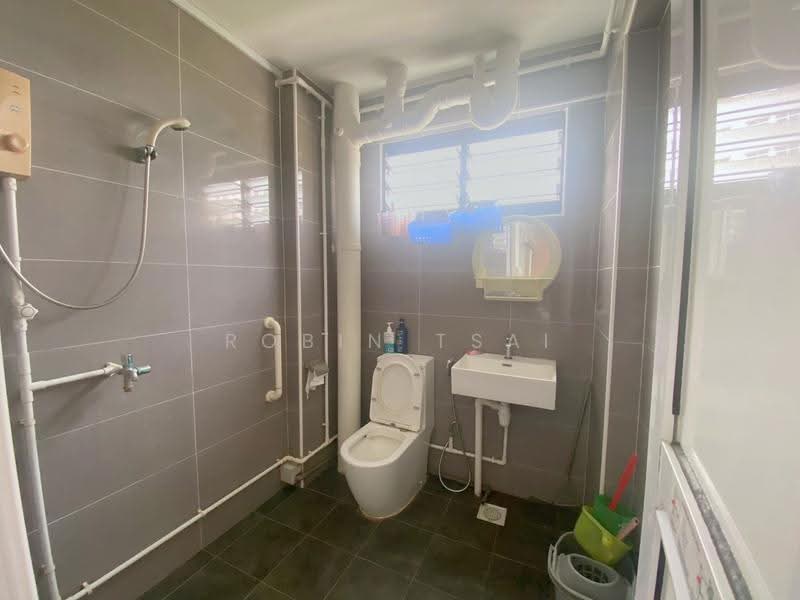 386 Yishun Ring Road, 386 Yishun Ring Road, Sembawang / Yishun, 3 Bedrooms, 1,119 sqft, HDB Flat For Sale, by Robin Tsai, 500285925 - Bathroom - PropertyGuru.com.sg