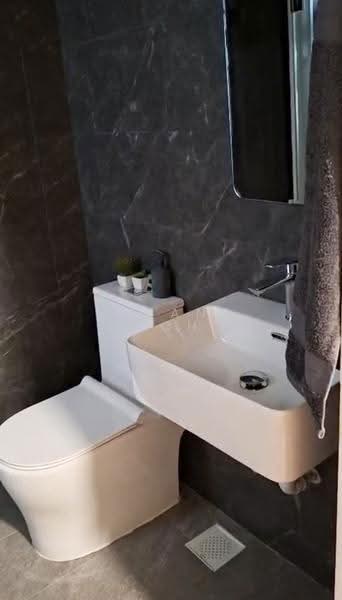 Lor M Telok Kurau, Lor M Telok Kurau, East Coast / Marine Parade, 3 Bedrooms, 1,350 sqft, Walk-up Apartment For Rent, by Aviana Goh, 500285926 - Bathroom - PropertyGuru.com.sg