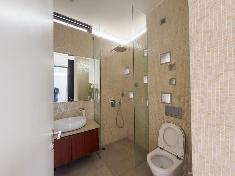 Toh Estate, Toh Drive, Changi Airport / Changi Village, 4 Bedrooms, 4,672 sqft, Semi-Detached House For Rent, by Tamil Chelvan, 500285927 - Bathroom - PropertyGuru.com.sg