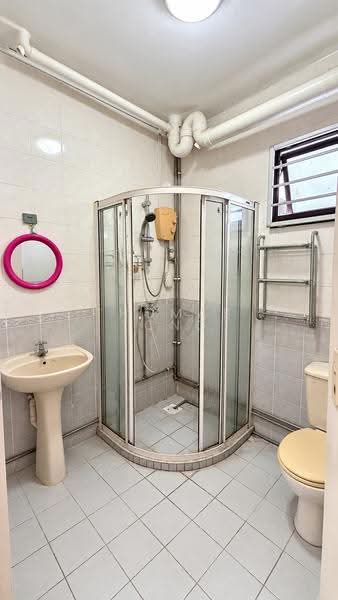 341A Sembawang Close, 341A Sembawang Close, Sembawang / Yishun, 4 Bedrooms, 1,375 sqft, HDB Flat For Sale, by Thomas Tong, 500285928 - Bathroom - PropertyGuru.com.sg