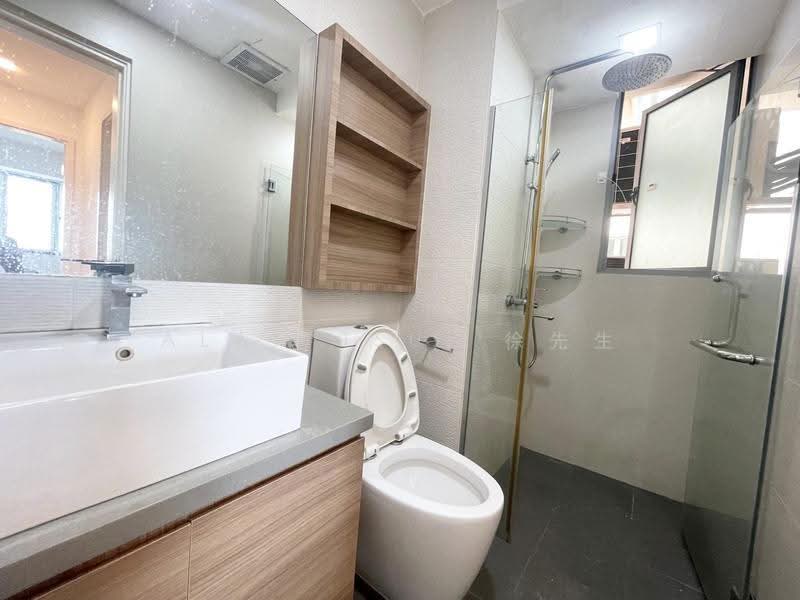Cheap Bedroom @ Serangoon MRT, Sunshine Terrace, Hougang / Punggol / Sengkang, Room Rental, 100 sqft, Condominium For Rent, by Alan Tsui 徐先生, 500285945 - Bathroom - PropertyGuru.com.sg