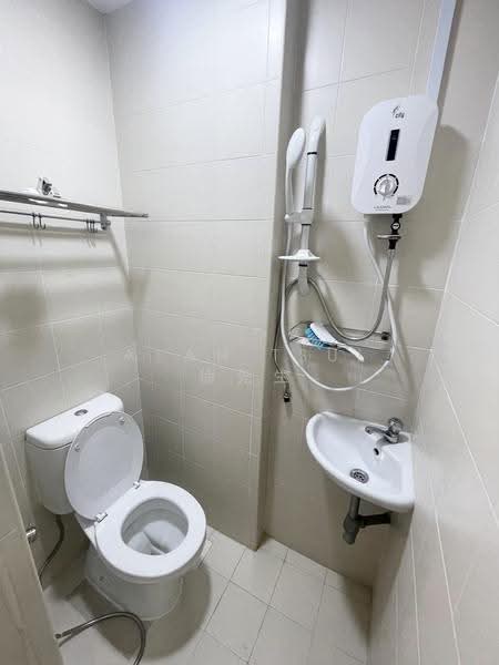 Cheap Bedroom @ Serangoon MRT, Sunshine Terrace, Hougang / Punggol / Sengkang, Room Rental, 100 sqft, Condominium For Rent, by Alan Tsui 徐先生, 500285945 - Bathroom - PropertyGuru.com.sg