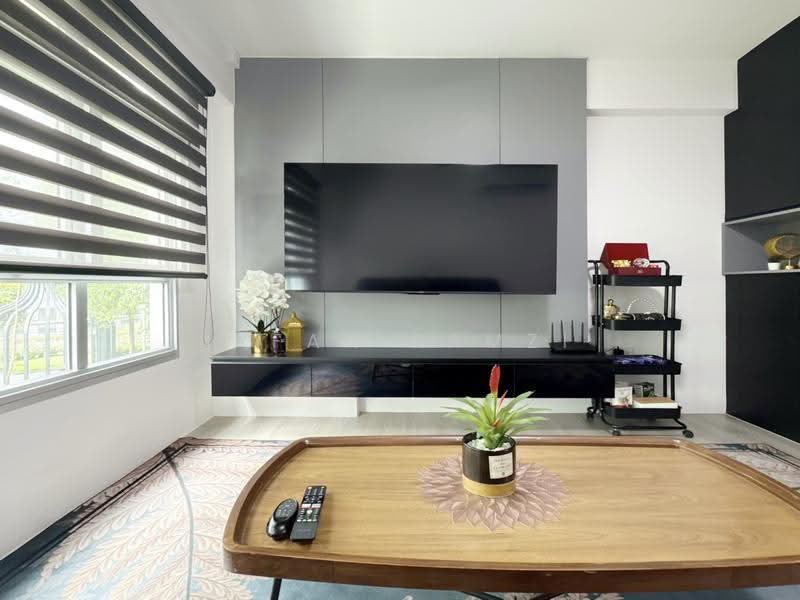 128B Canberra Street, 128B Canberra Street, Sembawang / Yishun, 3 Bedrooms, 1,001 sqft, HDB Flat For Sale, by Irfan Ramzi, 500285949 - Living Room - PropertyGuru.com.sg
