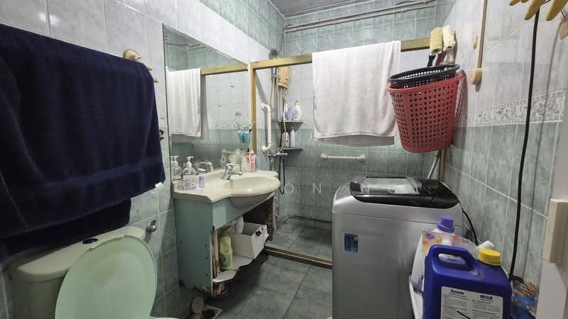 612 Elias Road, 612 Elias Road, Pasir Ris / Tampines, 3 Bedrooms, 1,194 sqft, HDB Flat For Rent, by Johnson Ng, 500285960 - Bathroom - PropertyGuru.com.sg