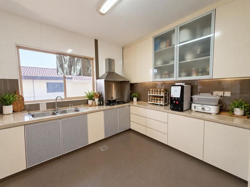 Teacher's Housing Estate, Omar Khayyam Avenue, Mandai / Upper Thomson, 5 Bedrooms, 3,860 sqft, Terraced House For Sale, by Dexter Tan, 500285963 - Kitchen - PropertyGuru.com.sg