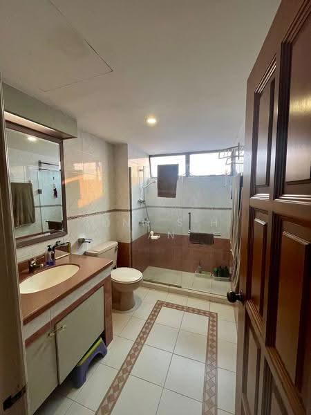 Kensington Park, 2 Kensington Park Drive, Hougang / Punggol / Sengkang, 4 Bedrooms, 3,300 sqft, Condominium For Rent, by Jonn S H Tan, 500285975 - Bathroom - PropertyGuru.com.sg