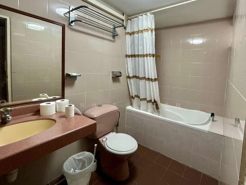Kensington Park, 2 Kensington Park Drive, Hougang / Punggol / Sengkang, 4 Bedrooms, 3,300 sqft, Condominium For Rent, by Jonn S H Tan, 500285975 - Bathroom - PropertyGuru.com.sg