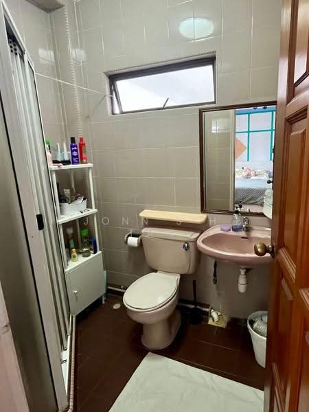 Kensington Park, 2 Kensington Park Drive, Hougang / Punggol / Sengkang, 4 Bedrooms, 3,300 sqft, Condominium For Rent, by Jonn S H Tan, 500285975 - Bathroom - PropertyGuru.com.sg