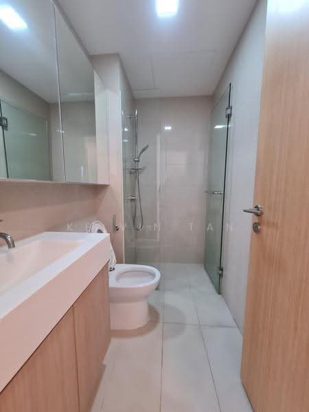 Hillion Residences, Jelebu Road, Dairy Farm / Bukit Panjang / Choa Chu Kang, 2 Bedrooms, 872 sqft, Apartment For Rent, by Kelvin Tan, 500285981 - Bathroom - PropertyGuru.com.sg