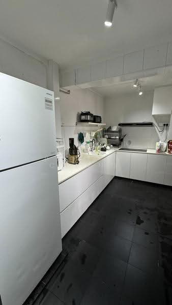 106 Spottiswoode Park Road, 106 Spottiswoode Park Road, Chinatown / Tanjong Pagar, Room Rental, 200 sqft, HDB Flat For Rent, by Paedric Chiang, 500285994 - Kitchen - PropertyGuru.com.sg