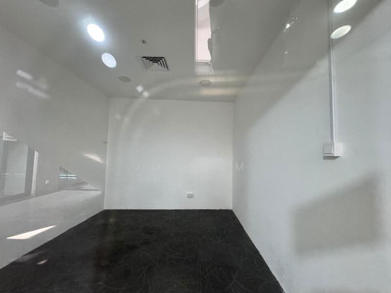 Excelsior Shopping Centre, City Hall / Clarke Quay, 130 sqft, Mall Shop For Rent, by Jon Lim, 500285995 - Interior - CommercialGuru.com.sg