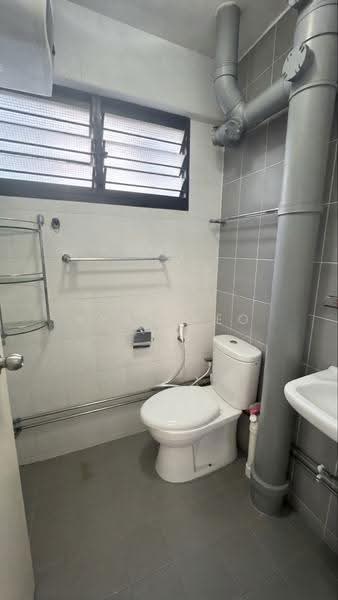 205 Clementi Avenue 6, 205 Clementi Avenue 6, Buona Vista / West Coast / Clementi New Town, 3 Bedrooms, 980 sqft, HDB Flat For Sale, by Ryan Yeo, 500285998 - Bathroom - PropertyGuru.com.sg