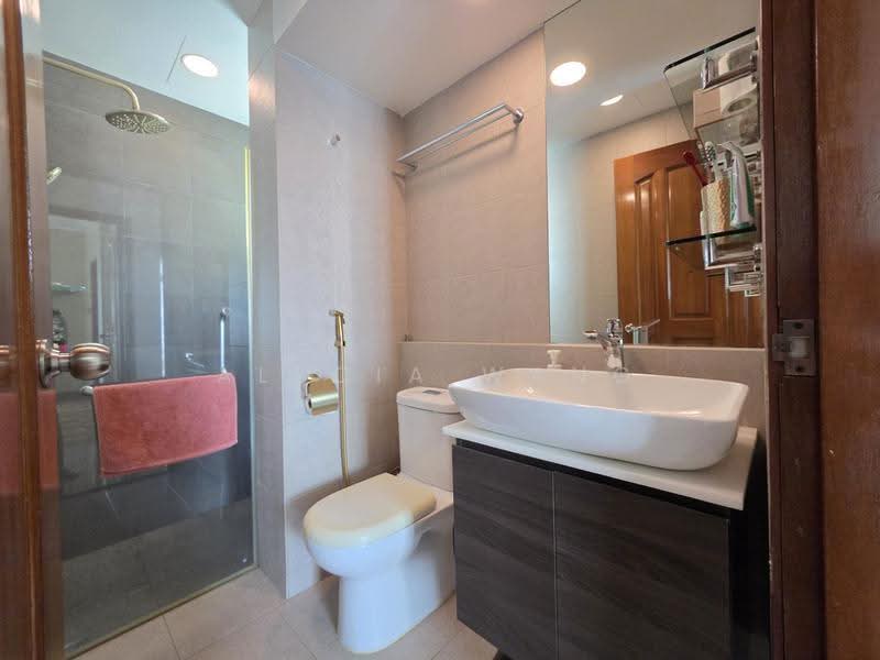 Spring Grove, 53A Grange Road, Tanglin / Holland / Bukit Timah, 3 Bedrooms, 1,389 sqft, Condominium For Sale, by Alycia Wang, 500285999 - Bathroom - PropertyGuru.com.sg