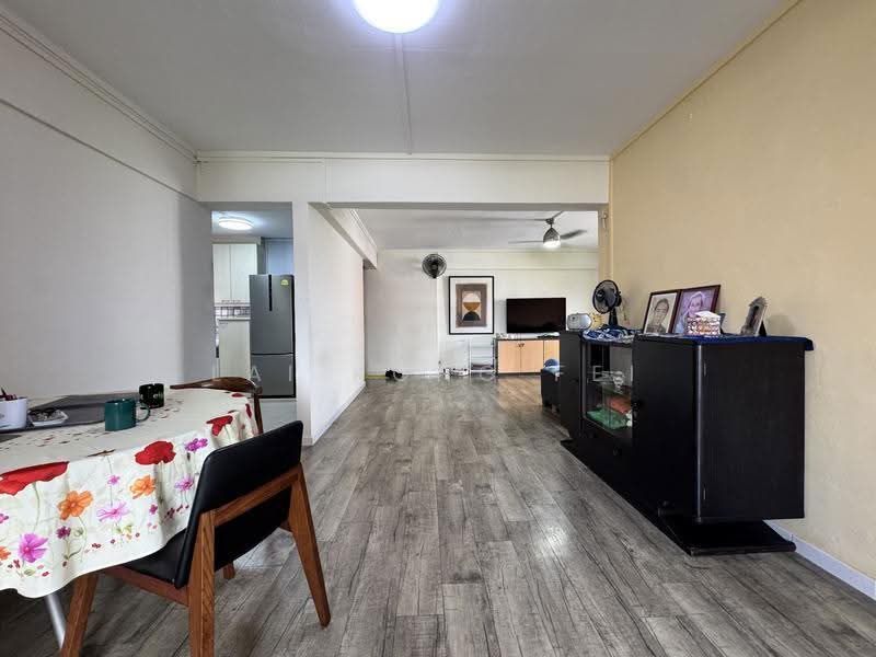 336 Clementi Avenue 2, 336 Clementi Avenue 2, Buona Vista / West Coast / Clementi New Town, 3 Bedrooms, 1,281 sqft, HDB Flat For Sale, by Lai Kong Fei, 500286022 - Living Room - PropertyGuru.com.sg