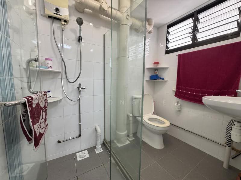 336 Clementi Avenue 2, 336 Clementi Avenue 2, Buona Vista / West Coast / Clementi New Town, 3 Bedrooms, 1,281 sqft, HDB Flat For Sale, by Lai Kong Fei, 500286022 - Bathroom - PropertyGuru.com.sg