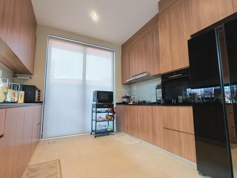 WELL RENOVATED 3,000 sqft SEMI-DETACHED 2.5sty @ D15, East Coast / Marine Parade, 5 Bedrooms, 7,545 sqft, Semi-Detached House For Sale, by Abdul Rahman, 500286029 - Kitchen - PropertyGuru.com.sg