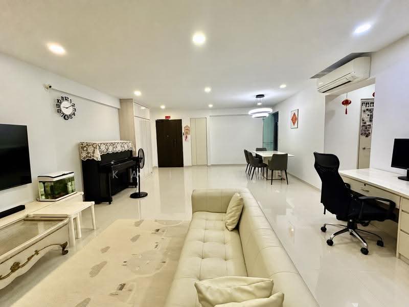 451B Bukit Batok West Avenue 6, 451B Bukit Batok West Avenue 6, Dairy Farm / Bukit Panjang / Choa Chu Kang, 3 Bedrooms, 1,216 sqft, HDB Flat For Sale, by Kavin Kuah, 500286035 - Living Room - PropertyGuru.com.sg