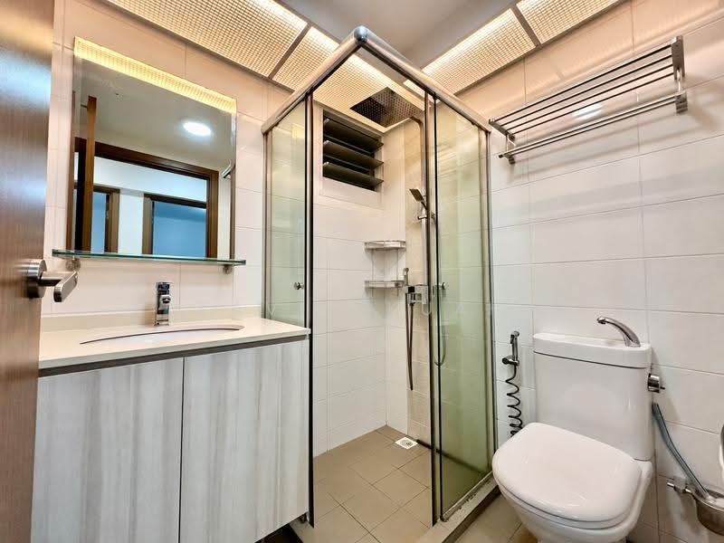 451B Bukit Batok West Avenue 6, 451B Bukit Batok West Avenue 6, Dairy Farm / Bukit Panjang / Choa Chu Kang, 3 Bedrooms, 1,216 sqft, HDB Flat For Sale, by Kavin Kuah, 500286035 - Bathroom - PropertyGuru.com.sg