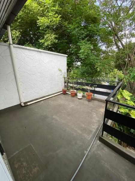 Simpang Bedok East Village Landed House, Jalan Pari Kakis, Bedok / Upper East Coast, 3 Bedrooms, 2,139 sqft, Terraced House For Rent, by Belverie Tang 邓瑞霞, 500286045 - Balcony - PropertyGuru.com.sg