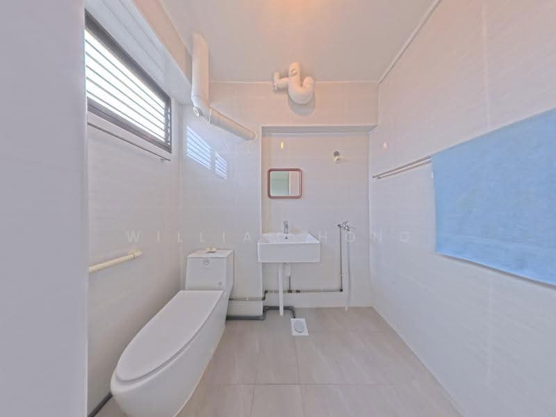 246 Bangkit Road, 246 Bangkit Road, Dairy Farm / Bukit Panjang / Choa Chu Kang, 3 Bedrooms, 1,119 sqft, HDB Flat For Sale, by William Hong, 500286073 - Bathroom - PropertyGuru.com.sg
