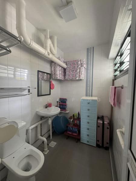 210 Hougang Street 21, 210 Hougang Street 21, Hougang / Punggol / Sengkang, 2 Bedrooms, 797 sqft, HDB Flat For Sale, by Jack Pang, 500286081 - Bathroom - PropertyGuru.com.sg