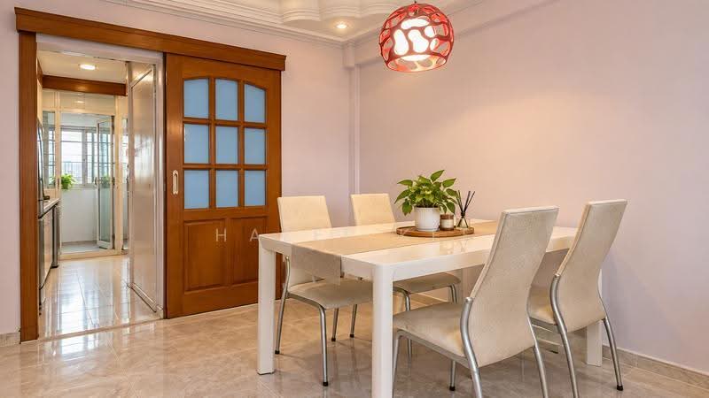 442 Choa Chu Kang Avenue 4, 442 Choa Chu Kang Avenue 4, Dairy Farm / Bukit Panjang / Choa Chu Kang, 3 Bedrooms, 980 sqft, HDB Flat For Sale, by Hazel Kee, 500286095 - Dining Room - AI Decluttered - PropertyGuru.com.sg