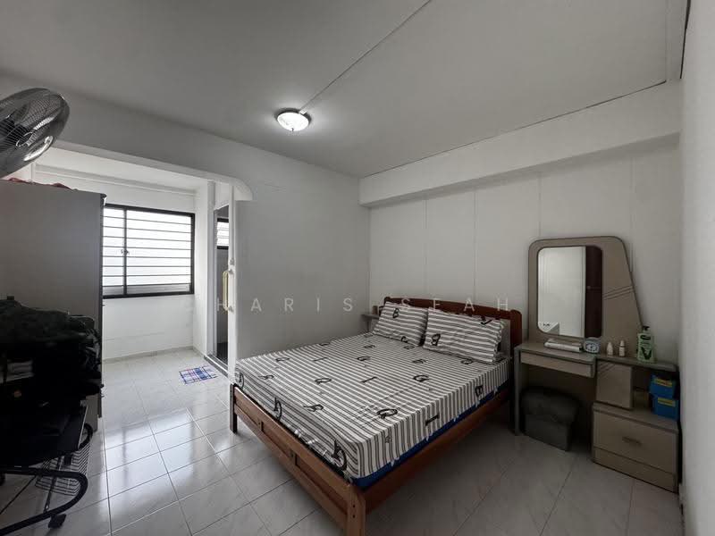 445 Hougang Avenue 8, 445 Hougang Avenue 8, Hougang / Punggol / Sengkang, 3 Bedrooms, 1,109 sqft, HDB Flat For Rent, by Charis Seah, 500286111 - Master Bedroom - PropertyGuru.com.sg