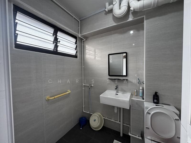445 Hougang Avenue 8, 445 Hougang Avenue 8, Hougang / Punggol / Sengkang, 3 Bedrooms, 1,109 sqft, HDB Flat For Rent, by Charis Seah, 500286111 - Master Bathroom - PropertyGuru.com.sg