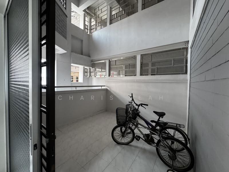445 Hougang Avenue 8, 445 Hougang Avenue 8, Hougang / Punggol / Sengkang, 3 Bedrooms, 1,109 sqft, HDB Flat For Rent, by Charis Seah, 500286111 - Balcony - PropertyGuru.com.sg