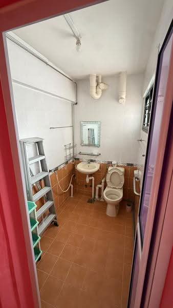 914 Tampines Street 91, 914 Tampines Street 91, Pasir Ris / Tampines, 2 Bedrooms, 73 sqft, HDB Flat For Sale, by Soo Wei Rong (Kris), 500286131 - Bathroom - PropertyGuru.com.sg