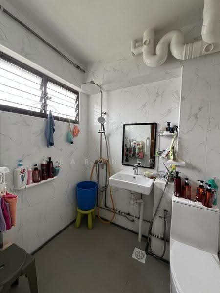 401 Serangoon Avenue 1, 401 Serangoon Avenue 1, Hougang / Punggol / Sengkang, 3 Bedrooms, 1,023 sqft, HDB Flat For Sale, by Sharon Foo, 500286147 - Ensuite Bathroom - PropertyGuru.com.sg