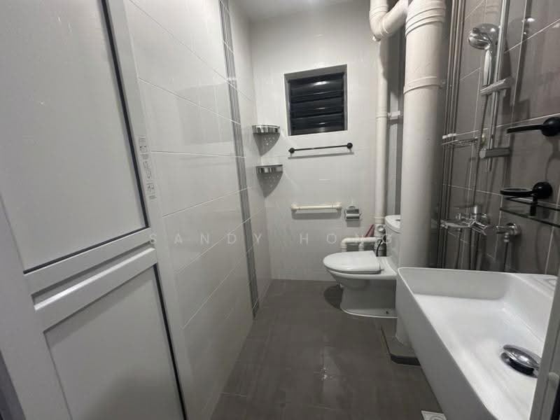 462 Jurong West Street 41, 462 Jurong West Street 41, Boon Lay / Jurong / Tuas, 3 Bedrooms, 109,705 sqft, HDB Flat For Sale, by Sandy Hong, 500286148 - Bathroom - PropertyGuru.com.sg